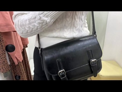 ❤️ Masturbació pública de la jove gossa FeralBerry amb un consolador al provador ☑ Vídeo porno al ca.newsexxxx.ru