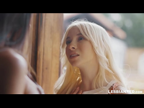 ❤️ La noia torna a casa uns mesos després i s'acaba menjant el cony de la seva madrastra ☑ Vídeo porno al ca.newsexxxx.ru